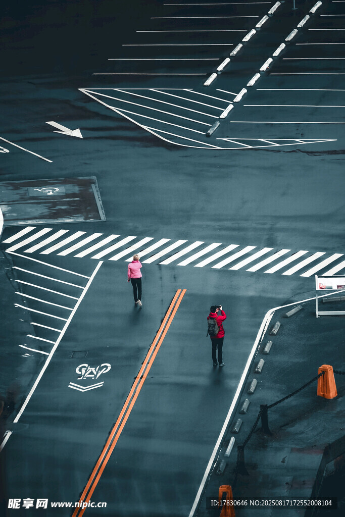 城市道路行人過(guò)街場(chǎng)景