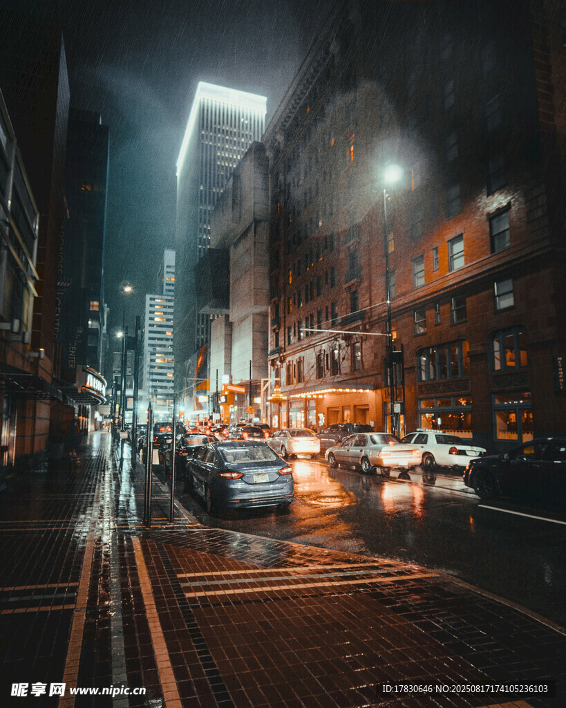 雨夜都市街道的光影景象