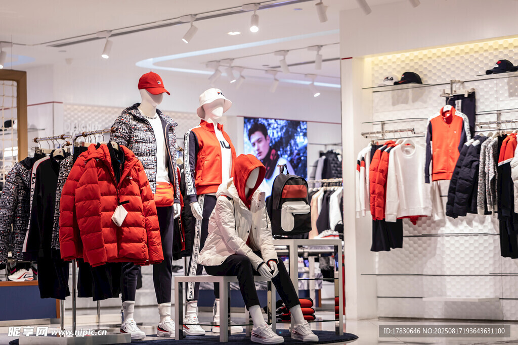 時(shí)尚冬季服飾店內(nèi)陳列