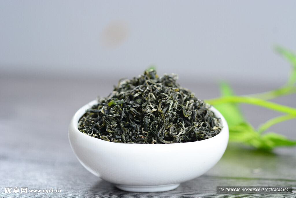 碗中翠綠海苔干貨