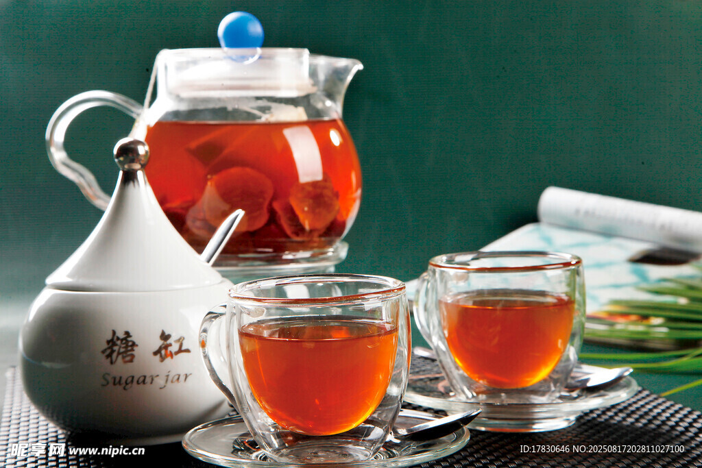 傳統(tǒng)茶具與醇香茶飲