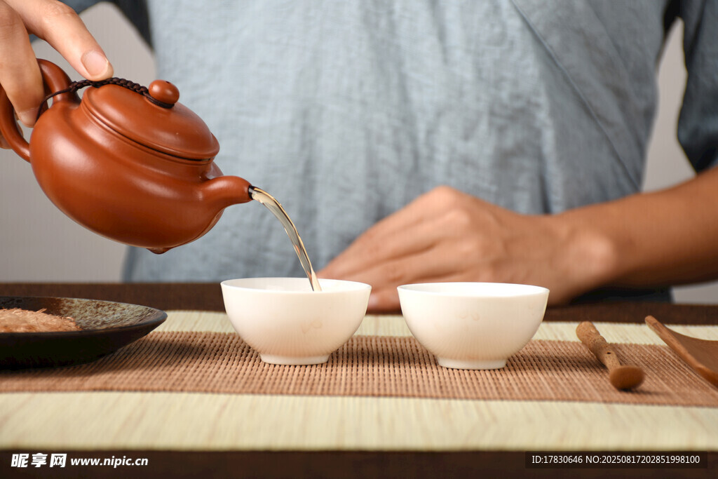 傳統(tǒng)中式茶藝優(yōu)雅場景