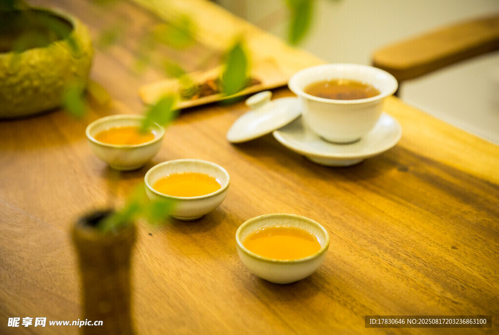 中式茶具與精致茶飲