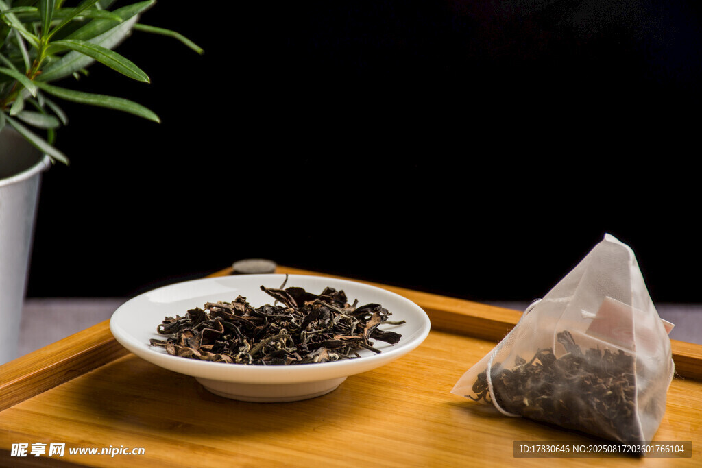 袋泡茶與散裝茶葉展示