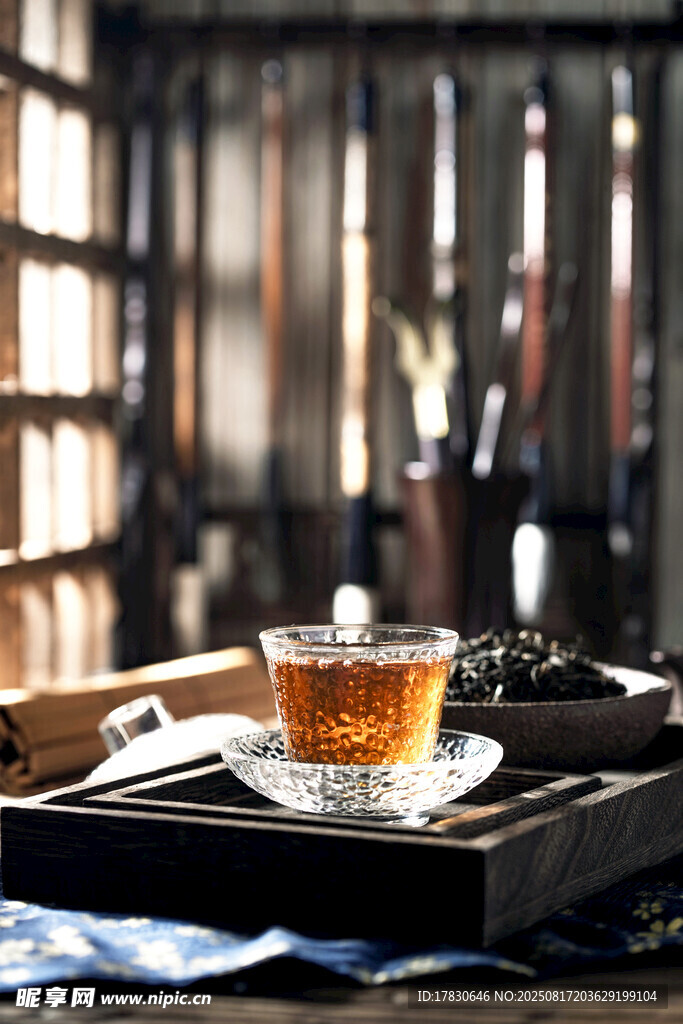 古雅茶室中的一杯香茗