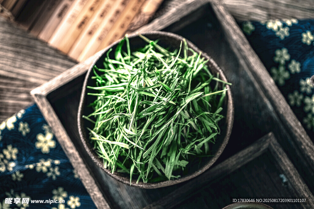 碗中嫩綠艾草