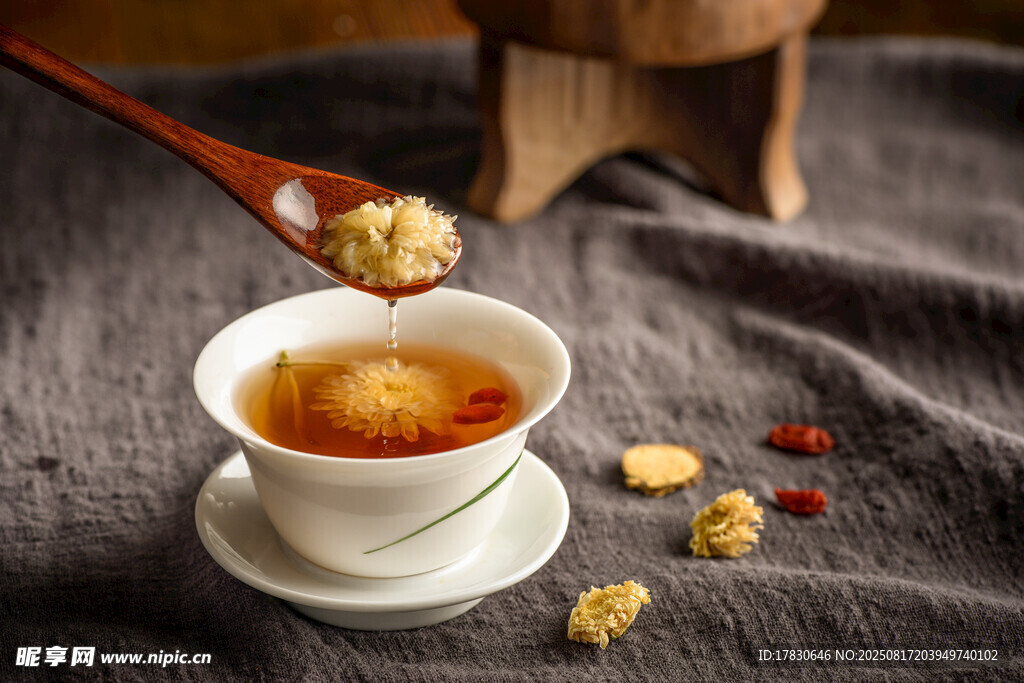 品菊茶享悠閑時(shí)光