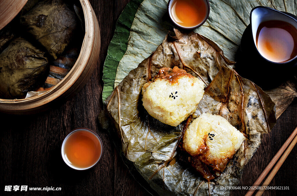 傳統(tǒng)美食糯米團(tuán)子與茶飲