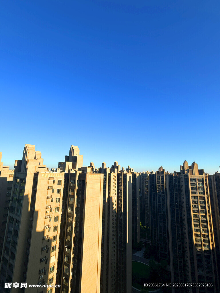 城市高樓林立的壯觀景象