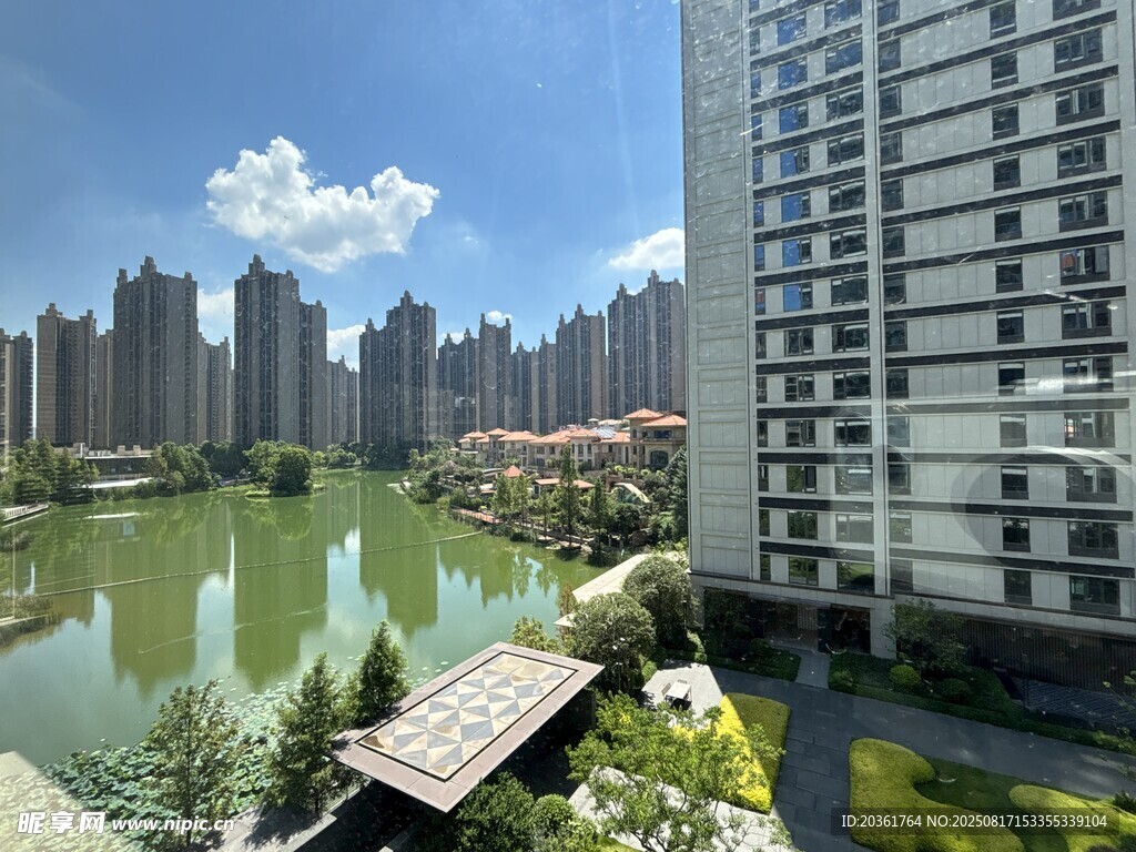 城市河畔高樓景觀(guān)