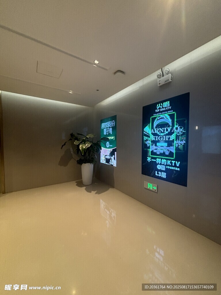 現(xiàn)代科技感的室內(nèi)展示空間
