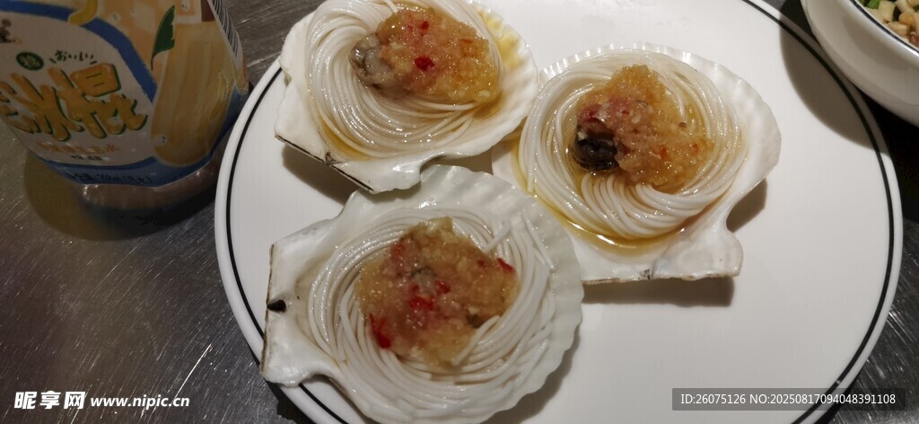 美味蒜蓉粉絲蒸扇貝