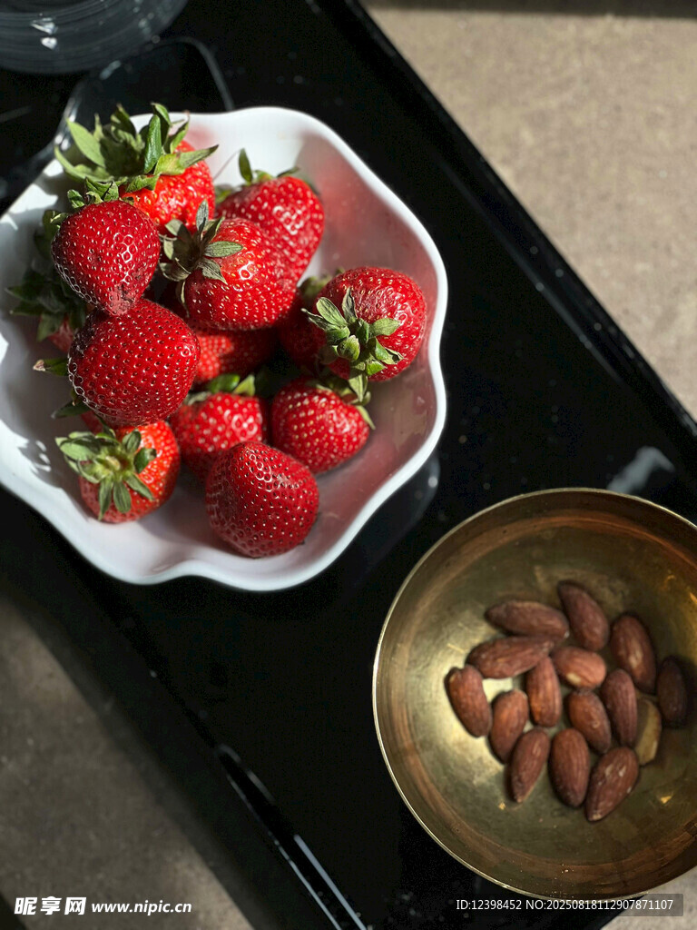 草莓與杏仁的美味組合