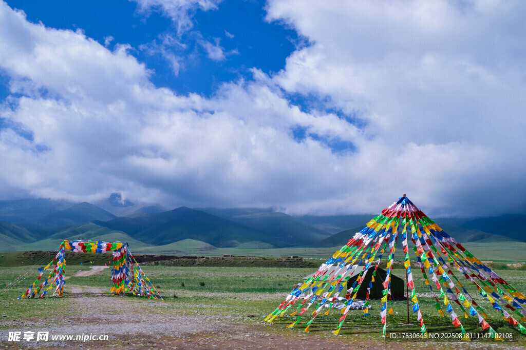 草原經(jīng)幡景觀