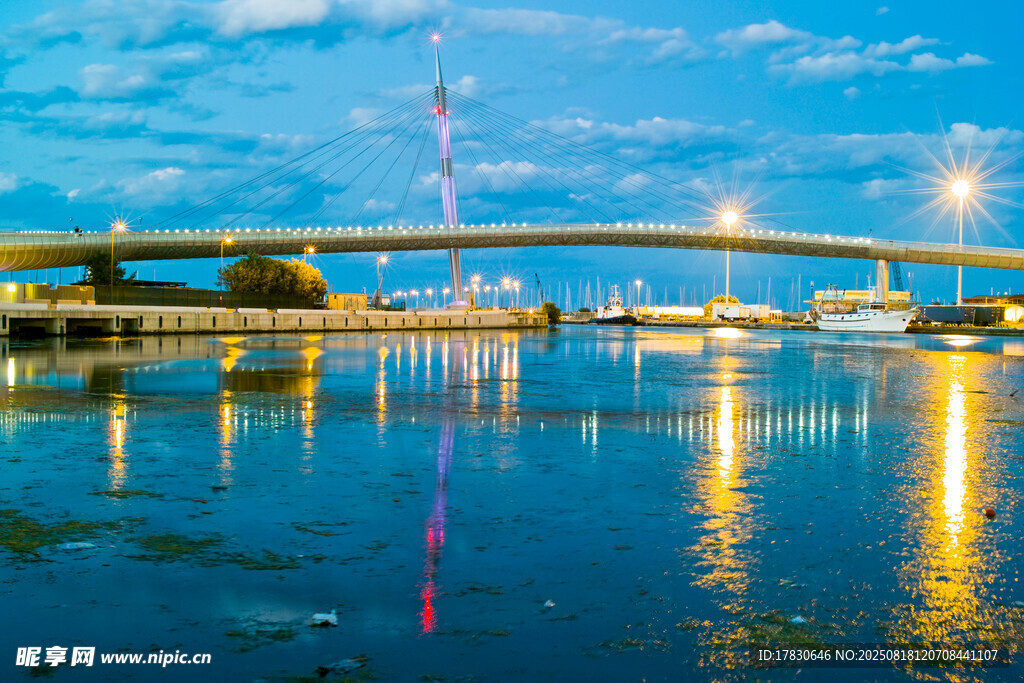 城市河畔夜景橋梁風(fēng)光
