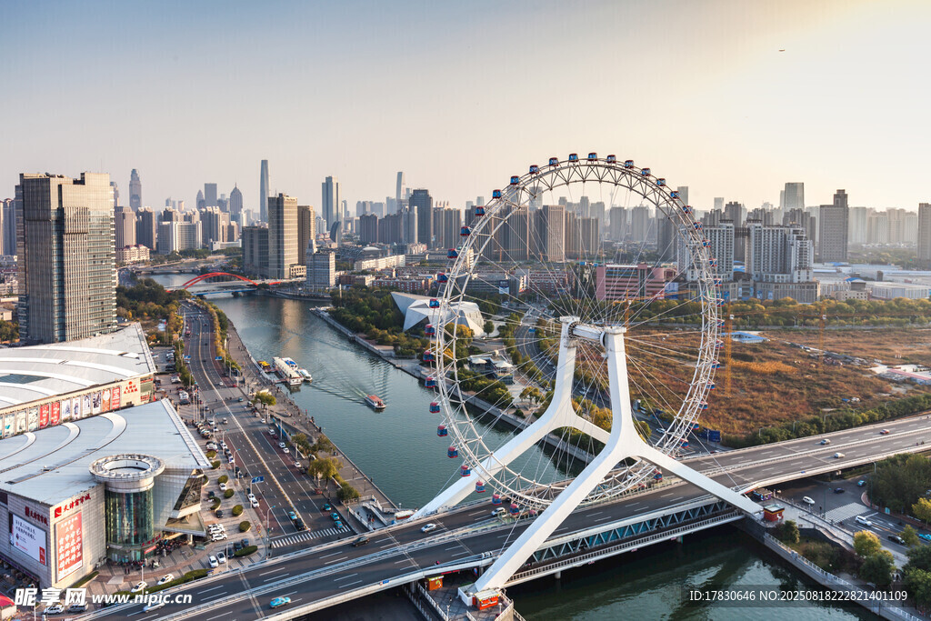 城市河畔摩天輪壯麗景觀