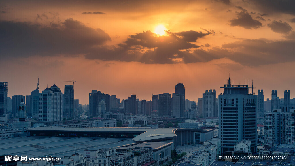 城市黃昏美景