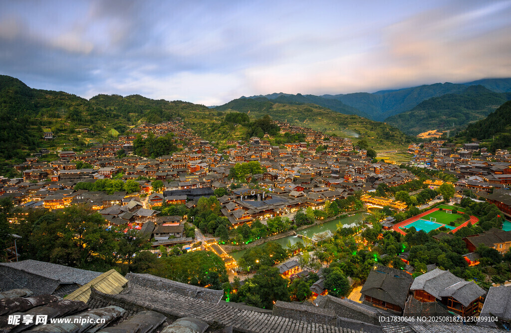 俯瞰山村美景
