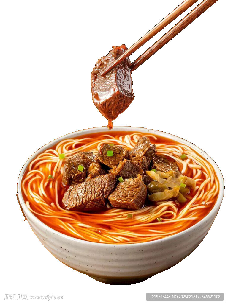 美味肉丸面被澆上醬汁