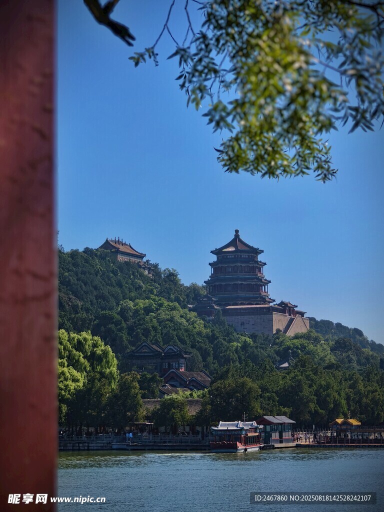 頤和園湖畔古建美景