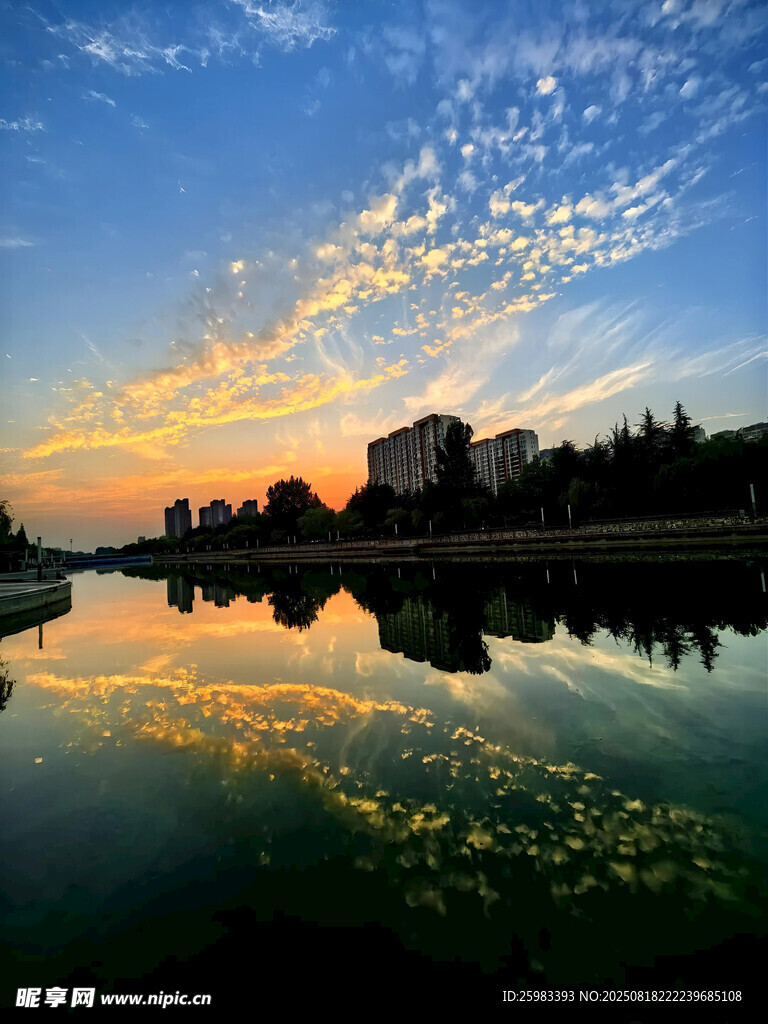 湖畔日落