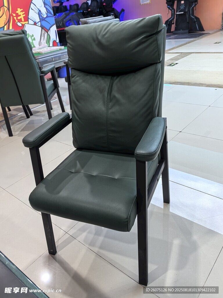 墨綠色皮質(zhì)辦公椅展示