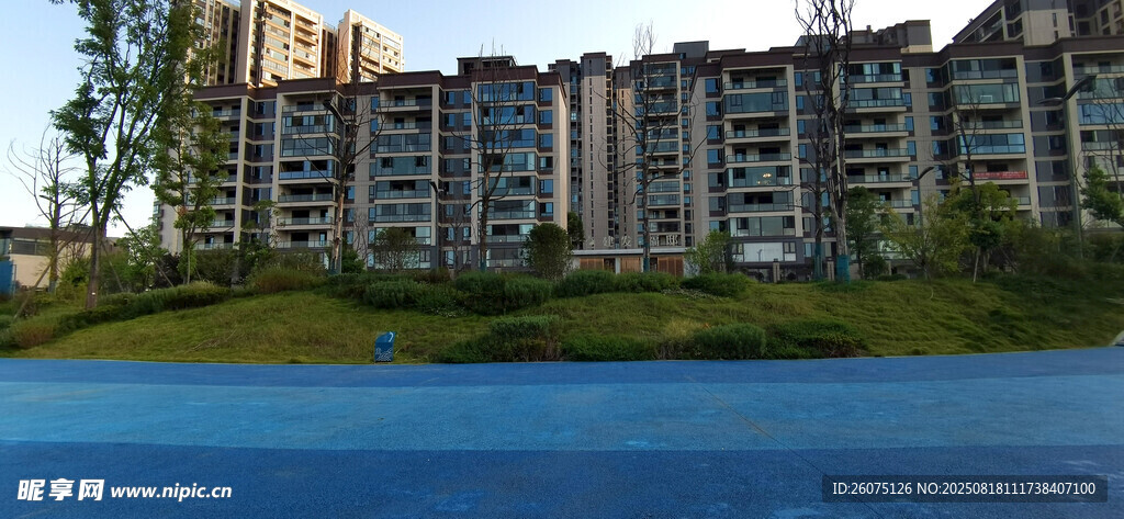 湖畔高樓住宅區(qū)景觀