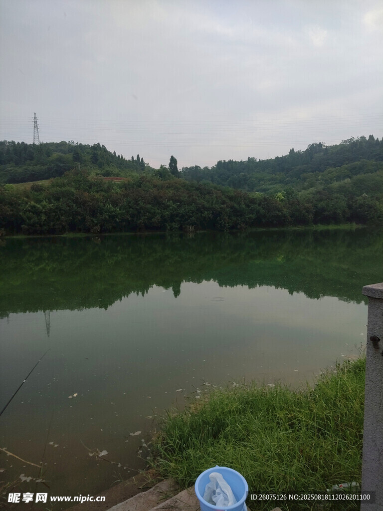 寧靜河畔風(fēng)光