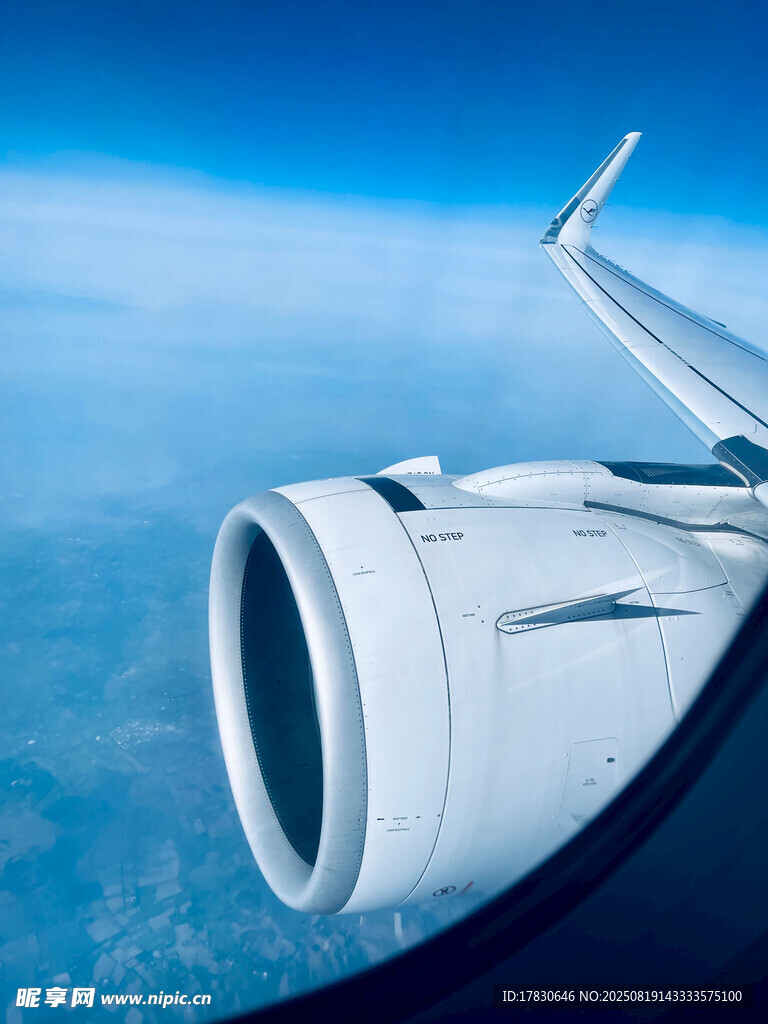 飛機引擎高空視角美景