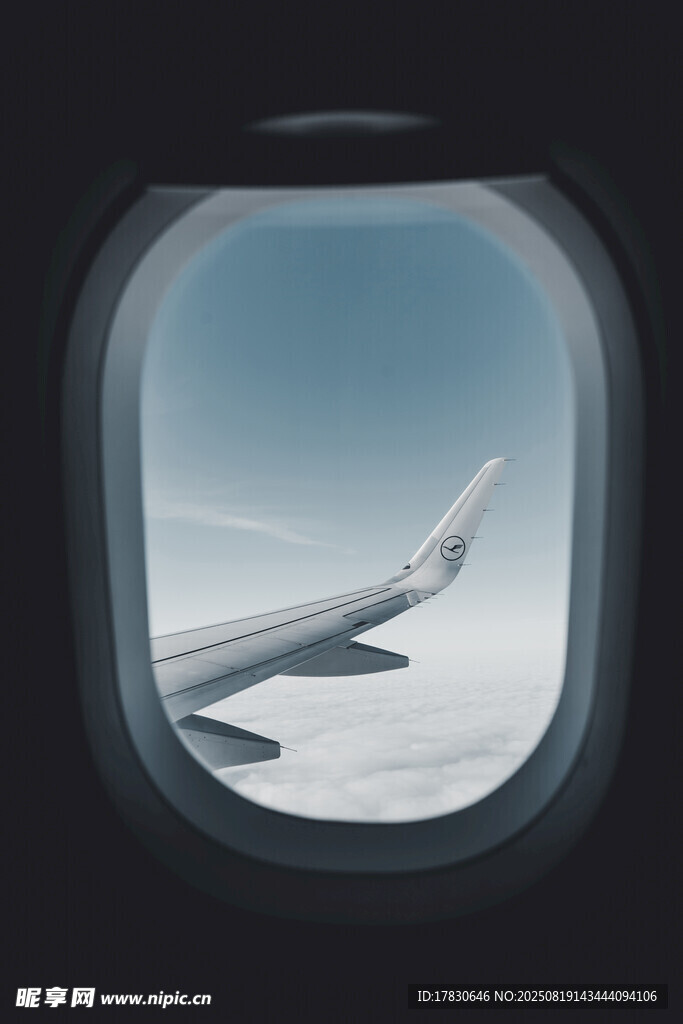 飛機(jī)窗外的云端美景
