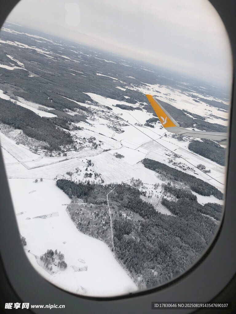 機窗外的冬日雪景