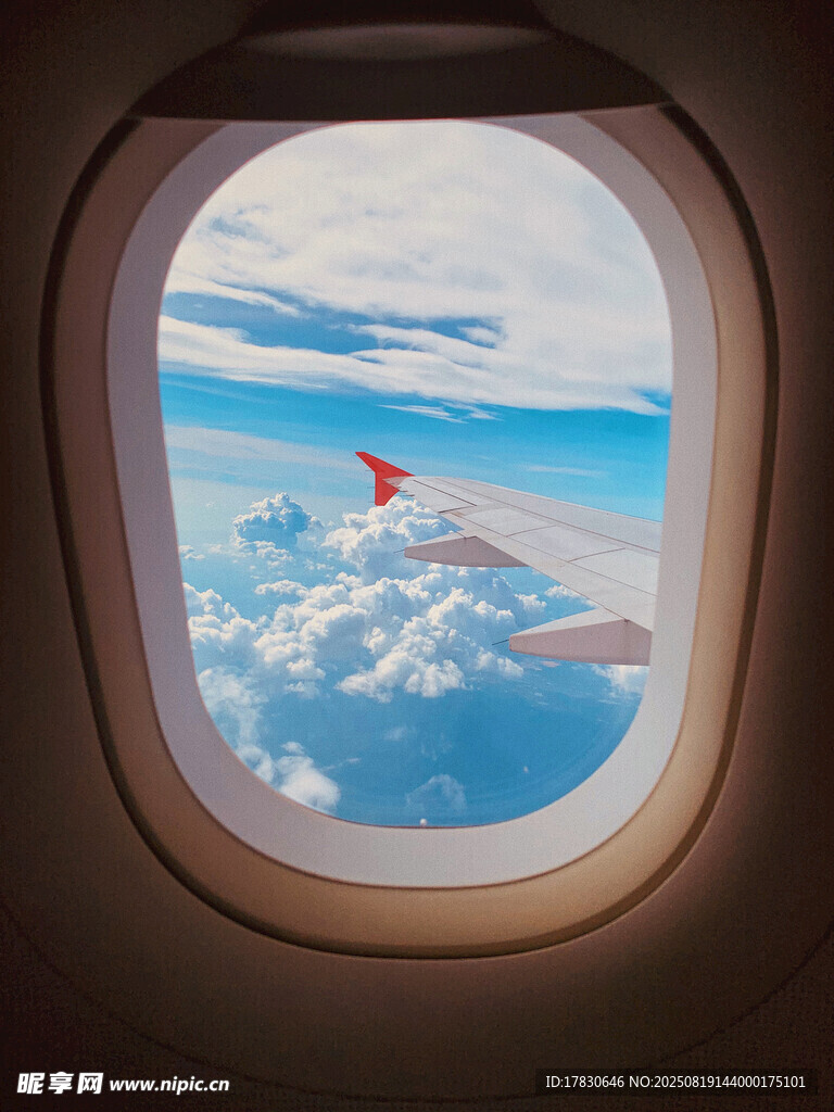 機(jī)窗視角下的云端美景