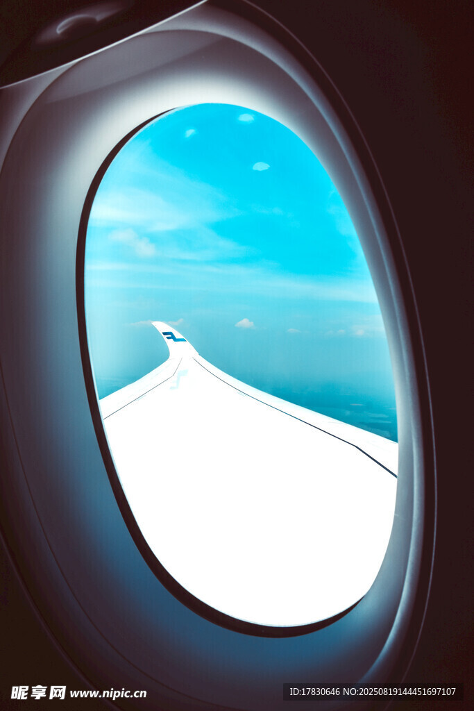 飛機舷窗視角的天際美景