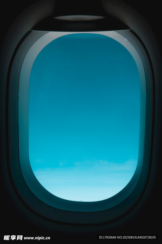飛機舷窗望藍天美景