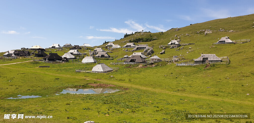 草原上的帳篷營(yíng)地