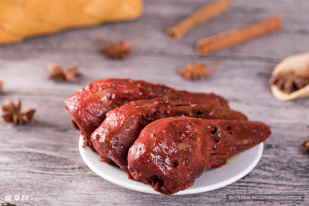 鴨肉類(lèi)美食武漢特產(chǎn)鴨頭