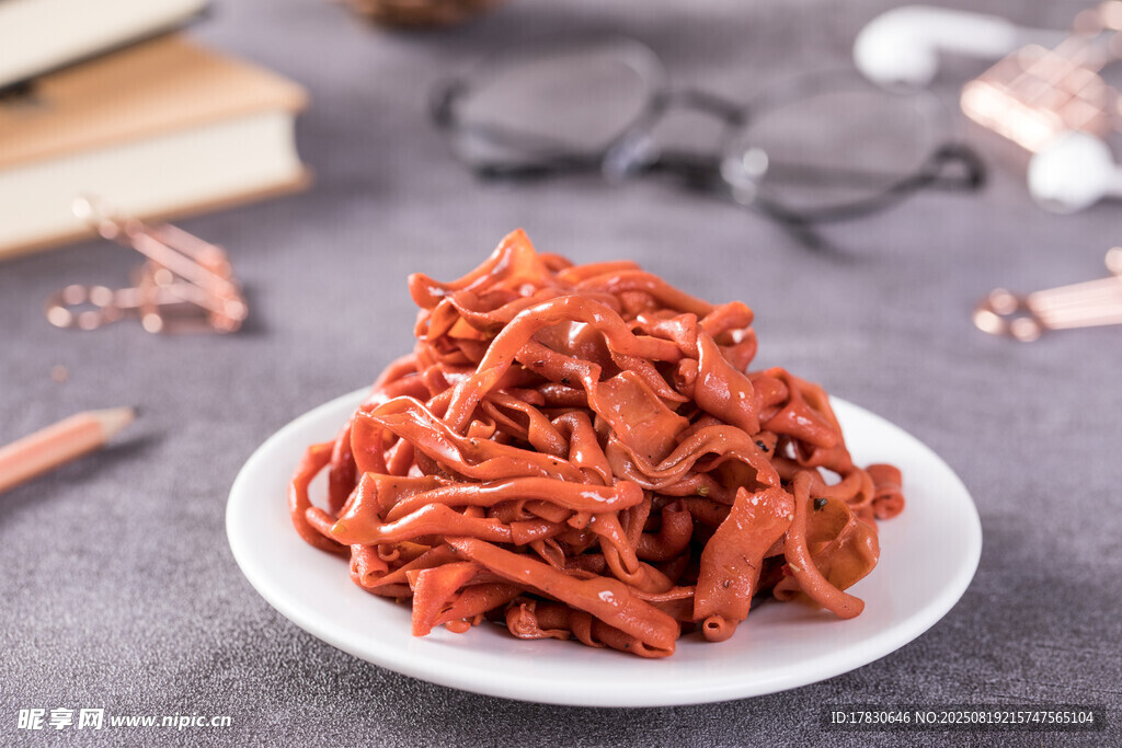 鴨肉類美食武漢特產(chǎn)鴨腸