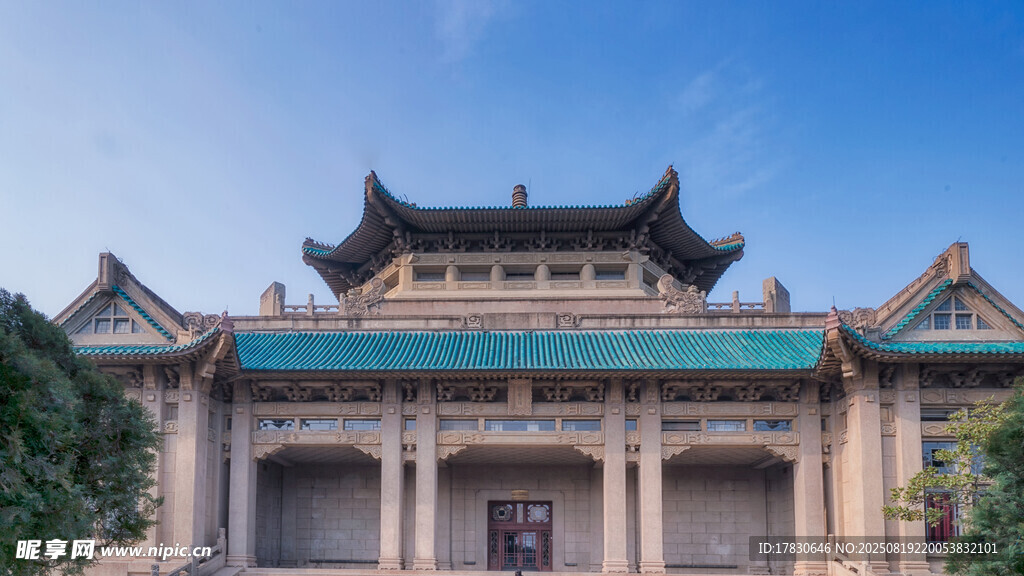 武漢大學(xué)櫻頂圖書館