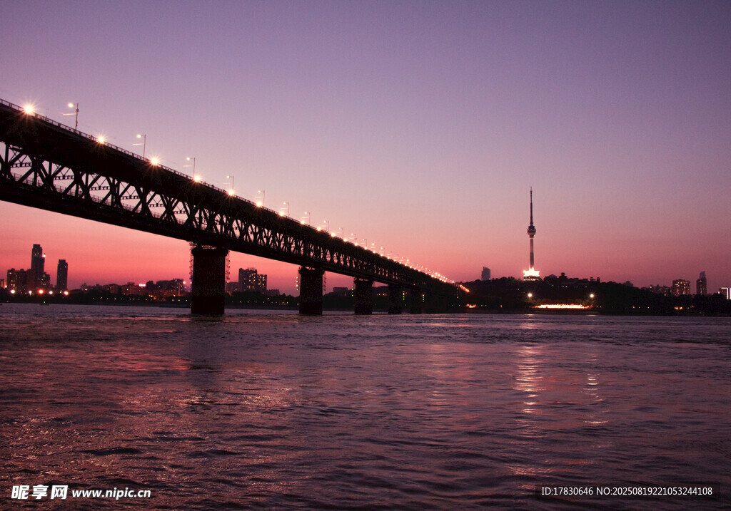 武漢江灘夜景