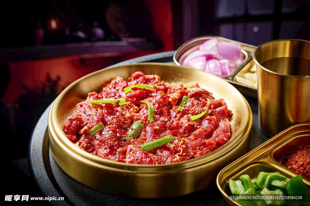 美味鮮嫩的特色牛肉火鍋