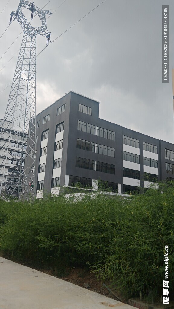 現(xiàn)代工業(yè)建筑與輸電塔