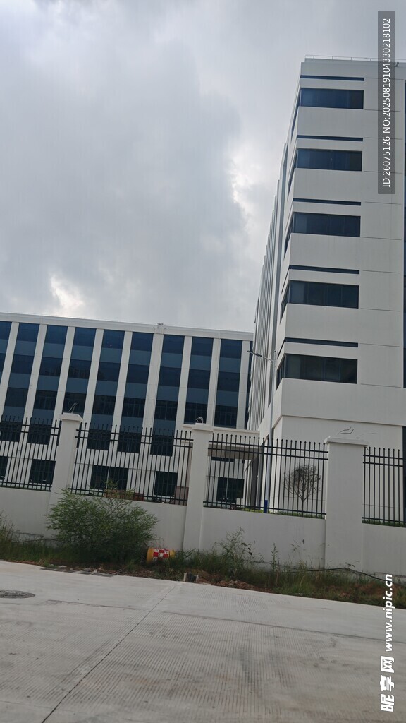 現(xiàn)代風(fēng)格多層工業(yè)建筑