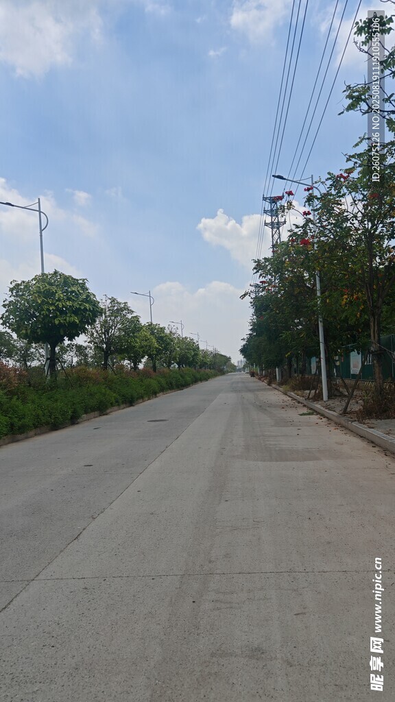鄉(xiāng)村寬闊水泥路風(fēng)景