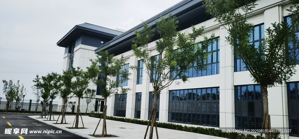 現(xiàn)代風(fēng)格辦公樓外觀