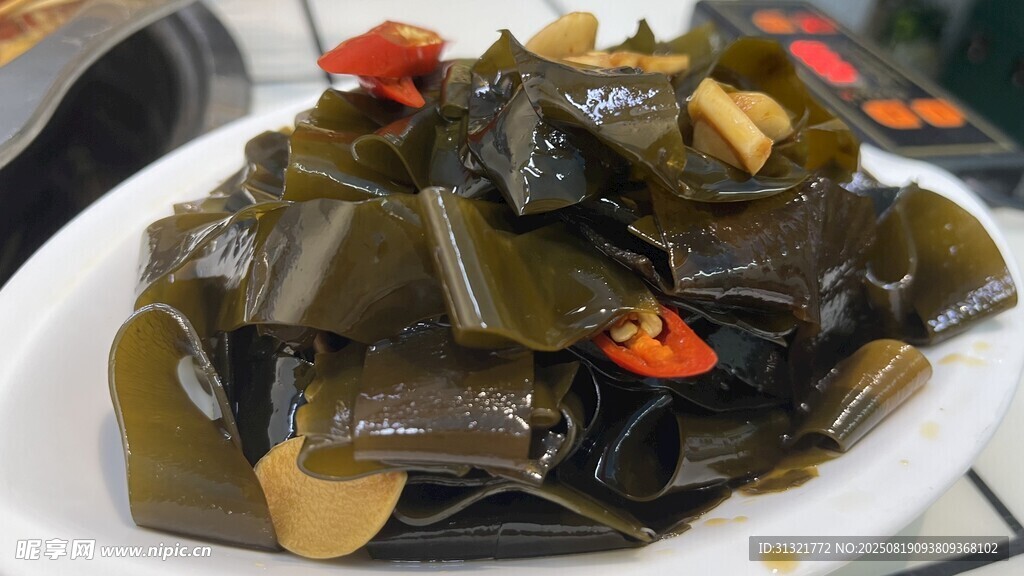 涼拌海帶結(jié)清爽可口小菜