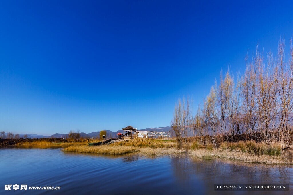 湖畔冬日風(fēng)景