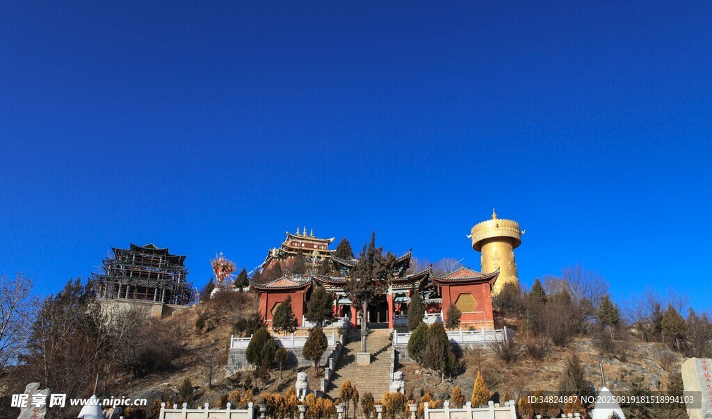 山頂古建筑景觀