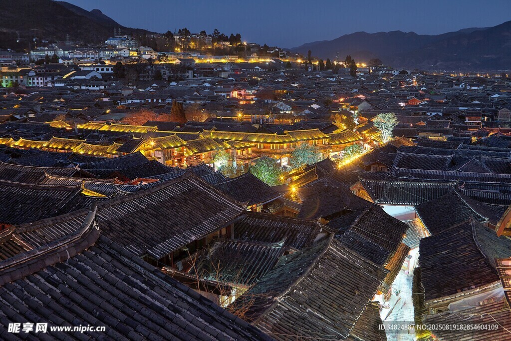 古城夜景俯瞰燈火璀璨
