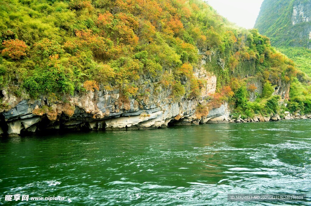 青山綠水間的秀麗江景