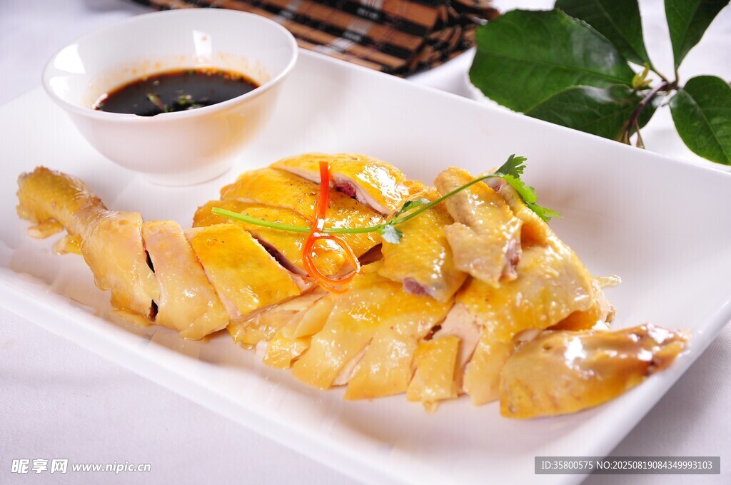 美味白切雞搭配特色蘸料